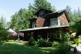 Roberts Creek House | THE CORNER HOUSE in Roberts Creek