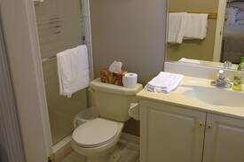 Richmond Bed & Breakfast | Friedas B&B(2) by Vancouver Airport BED/BREAKFAST