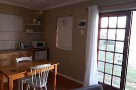De Rust Apartment | Vredelus Farm Stay Self-catering cottage 2