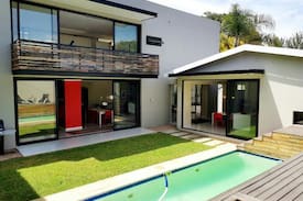 Greater Johannesburg Metropolitan Area House | Luxurious Modern Gem in Parkhurst