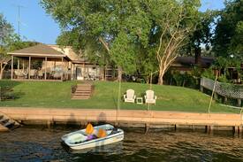 Willis House | My Happy Place Lakeside - Waterfront Retreat