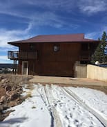 Florissant House | Rocky's Retreat- No Cancellation Fees!
