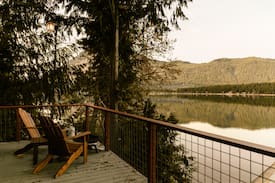 Leavenworth House | Lake Wenatchee Lakefront Cabin w/hot tub & sauna