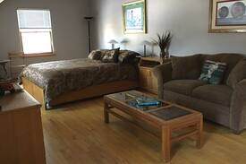 Harrison Bed & Breakfast | Carriage Inn Lake House-Upper Level