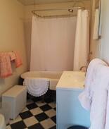 Waldoboro Apartment | Cabot Cookhouse. Waldoboro historic district apart