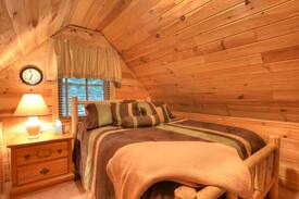 Stecoah Cabin | Cozy Creekside Cabin
