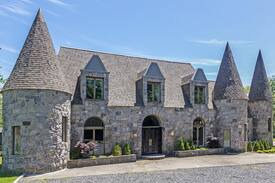 Brookhaven Other | STAY AT THE ROYAL CASTLE