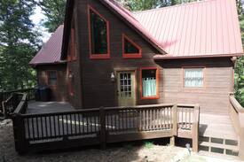 Ellijay Cabin | Whispering Pines - 3 Bedroom 3 Bath Cabin with Game Room, Hot Tub & Internet in the Coosawattee River Resort