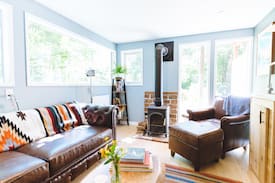 West Hills House | Bright, Modern Guest House at Ferngully