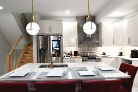 Yellowknife House | Aurora Max Luxury Guest House