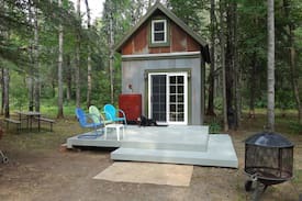 Cotton Cabin | Adorable cabin. Find your true north!