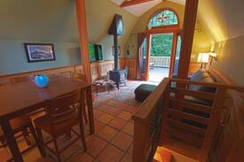 Wedgwood House | Willow Creek Cabin. Private Guesthouse.