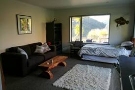 Okiwi Bay Bed & Breakfast | Okiwi Bay Retreat - a place to relax.