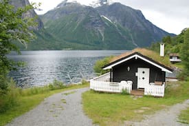 Nesset Cabin | Hasselbo Camping ved Eikesdalsvatnet nr.3