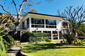 Stanwell Park House | Seaside Resort Classic Beach House @ Stanwell Park