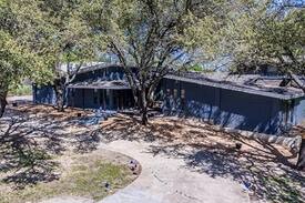 Fort Worth House | Turtle Manor by Benbrook Lake