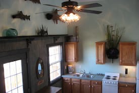 Sparta Cabin | Romantic cabin on farm w/Hot Tub