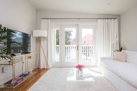 Irish Channel Apartment | The Suites at Belladonna's Rose Suite