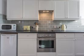Itchenor Cabin | The Ship Inn Cottage - Bright & Cosy Accommodation