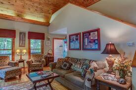 Deep Gap Cabin | Bear Point Cabin-Powder Horn,Deep Gap - Hot Tub!