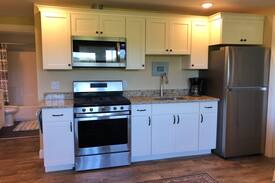 Waterbury Center Apartment | Modern Farmhouse with Sunset Mountain Views