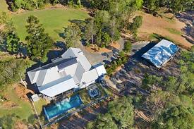 Draper House | Secluded, country cottage in Samford Valley