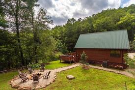 Bryson City Cabin | Pride Of Glory
