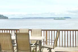 Kingston House | Waterfront Beach Cabin with Fireplace, Kingston