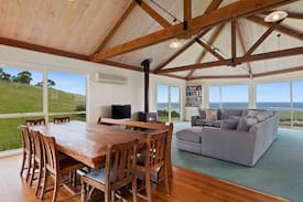 Apollo Bay House | Acacia Brae with stunning views of Apollo Bay