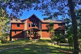 Kansas Cabin | Majestic River Lodge in Flint Ridge Resort