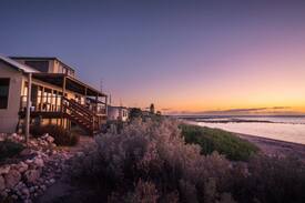 Minlacowie House | Harry's @ Hardwicke - Rare Absolute Beachfront!