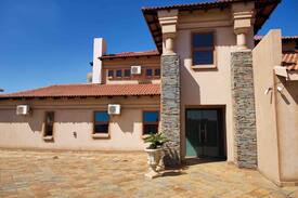 Middelburg House | 66 Pongola Street Aerorand Middilburg 1050