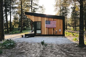 Leavenworth Cabin | The Hideout Cabin. River Access & Room to Roam!