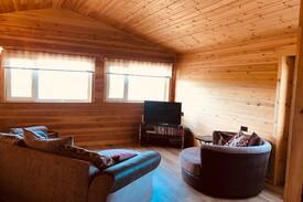 Northallerton Villa | Penhill Luxury Lodge with a hot tub