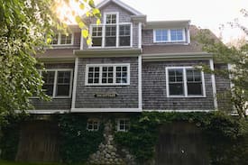Chatham House | The Cottage on Bunny Lane (Private & Modern)