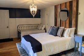 Springvale House | Springvale Private Guest Suite with Screen Porch