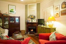 Armidale Bed & Breakfast | Hillgrove Cottage B&B
