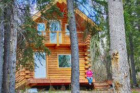 Fairbanks Cabin | Cozy Alaskan Log Cabin