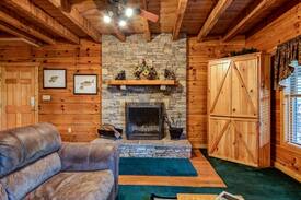 Dandridge Cabin | Douglas Lake Hilltop Hideaway