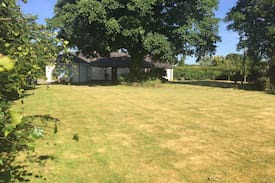 Newborough Cabin | Charming old drovers tavern by Newborough beaches
