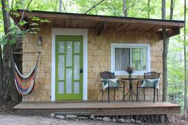Chesterland House | Unique tiny cabin retreat close to hiking trails