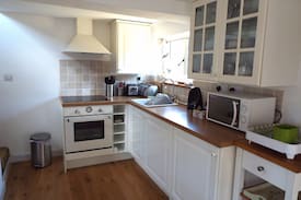 Elstead House | Holmwood Bothy, Elstead, Surrey