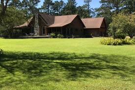 Loris Cabin | Beachwoods Villa Rose Room