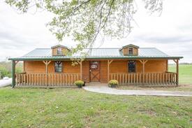 Williamstown Cabin | Cozy Cabin near Ark! Adam and Eve's Retreat