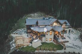 Revelstoke Villa | Flying Moose Chalet - Luxury Mountain Retreat