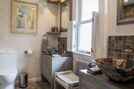 Leicester Bed & Breakfast | Greenfield Manor B&B (Dog Wood)