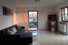 Eglfing Apartment | Ferienwohnung "Bauerncafé" mit Alpenpanorama