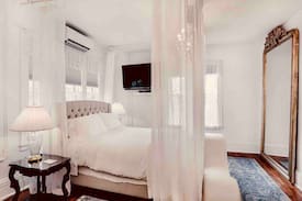 Bethlehem House | Dr&Sir Princess Suite HistoricDistrict 5StarLuxury