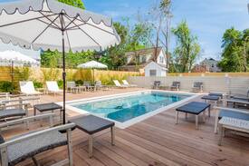 Cannonborough Elliotborough House | Boutique Hotel Home with Pool 'The Cove'