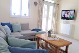 Protaras Apartment | Kissing Rock Apartment - Clean. Quiet. Central.